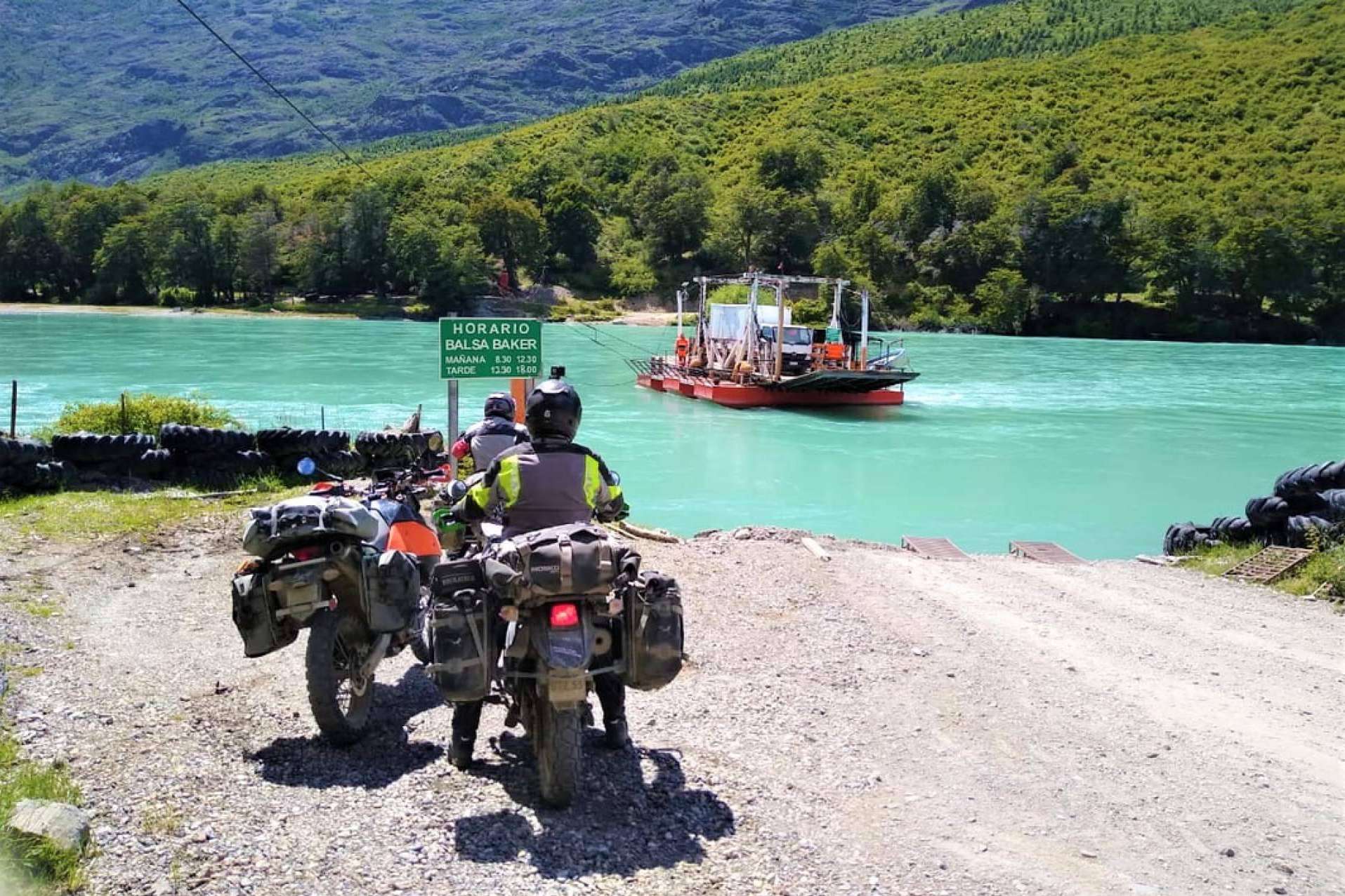 Travesía por la Carretera Austral y la Ruta 40 para conocer Chile y Argentina en moto