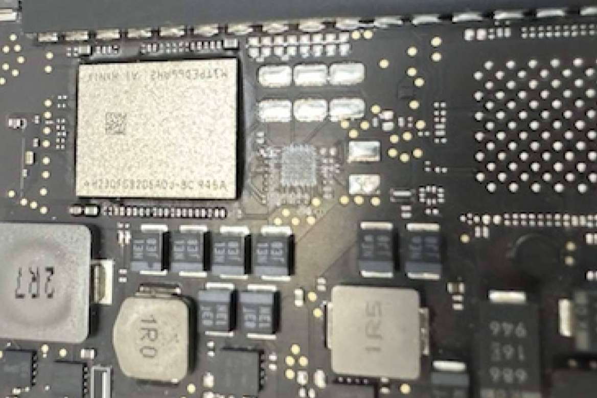 Ampliación de disco duro integrado en placa base en un Mac, por MacServiceBcn