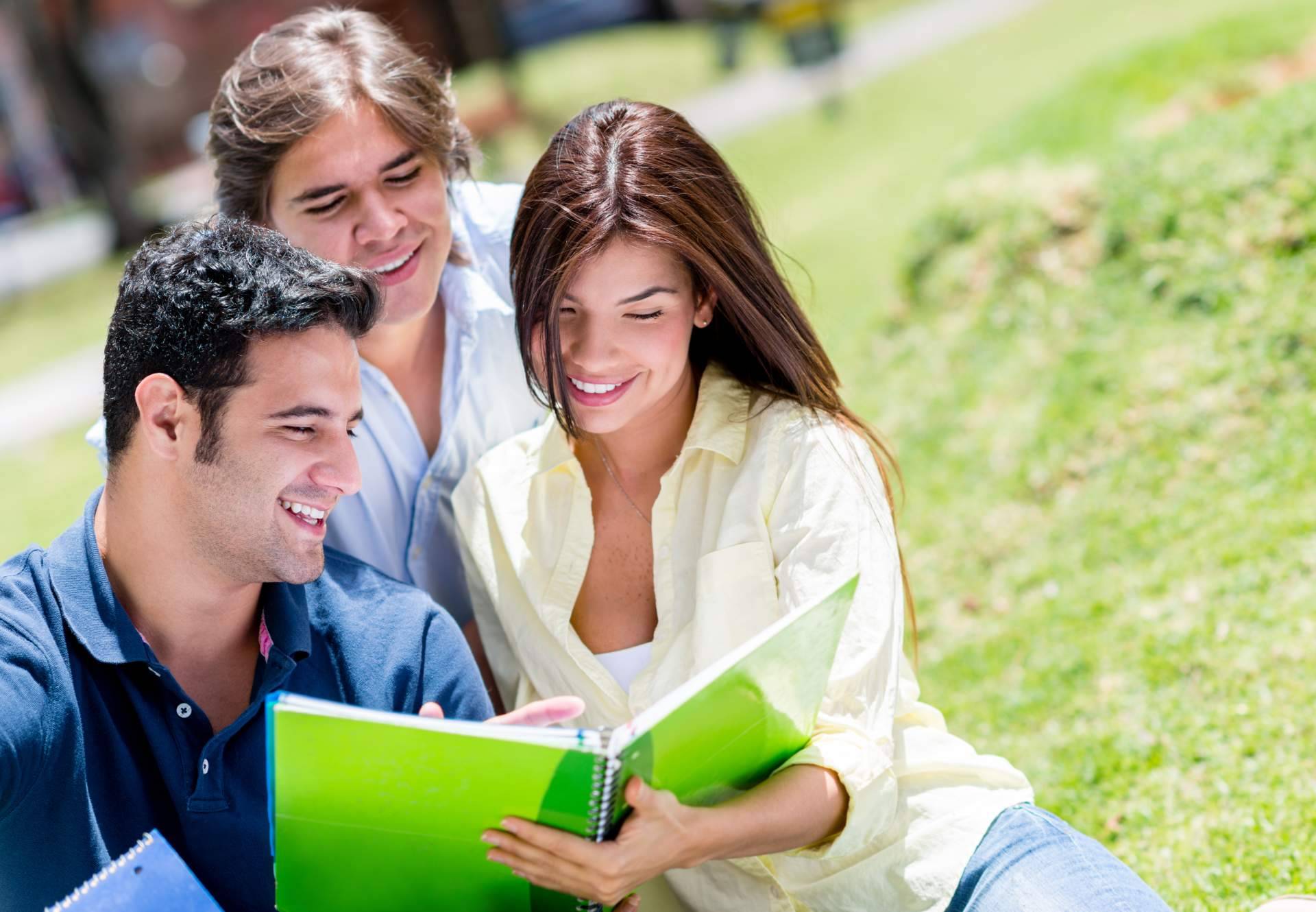 Hacer TFG, TFM y TD con los especialistas de Ayuda Universitaria