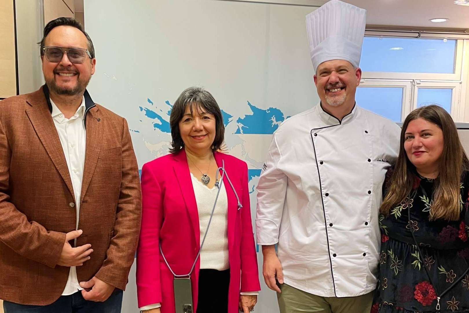 El chef argentino Lucas Martí Boldrini presentó su libro en la celebración de Sant Jordi en Barcelona