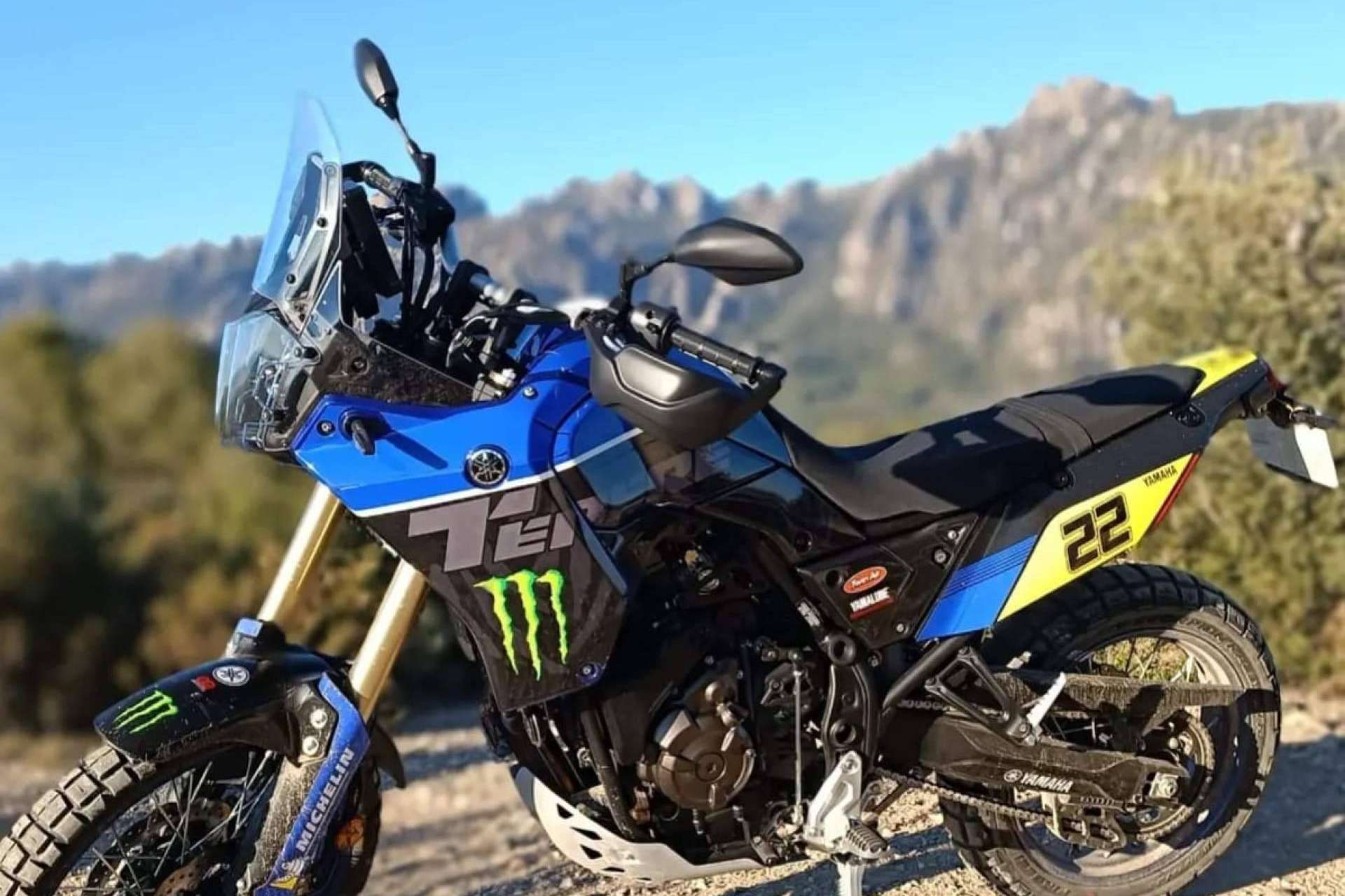 ADHESIVOSEMBARRADOS presenta sus nuevos diseños de kits de adhesivos para moto