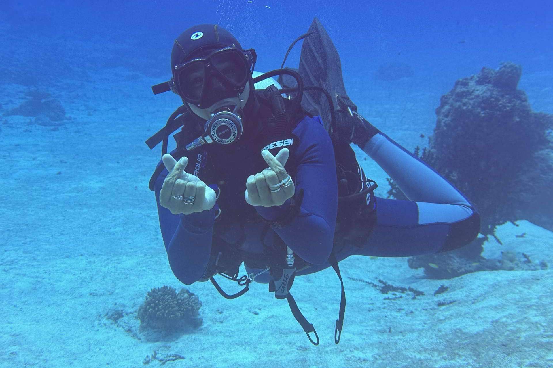 Descubrimiento de fauna marina con las excursiones de submarinismo de Drop Dive Maldives