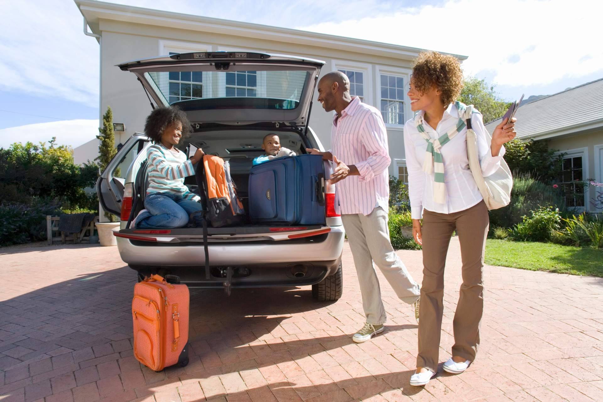 Coche Renting conduce a sus clientes hasta los mandos de un Mercedes Clase A