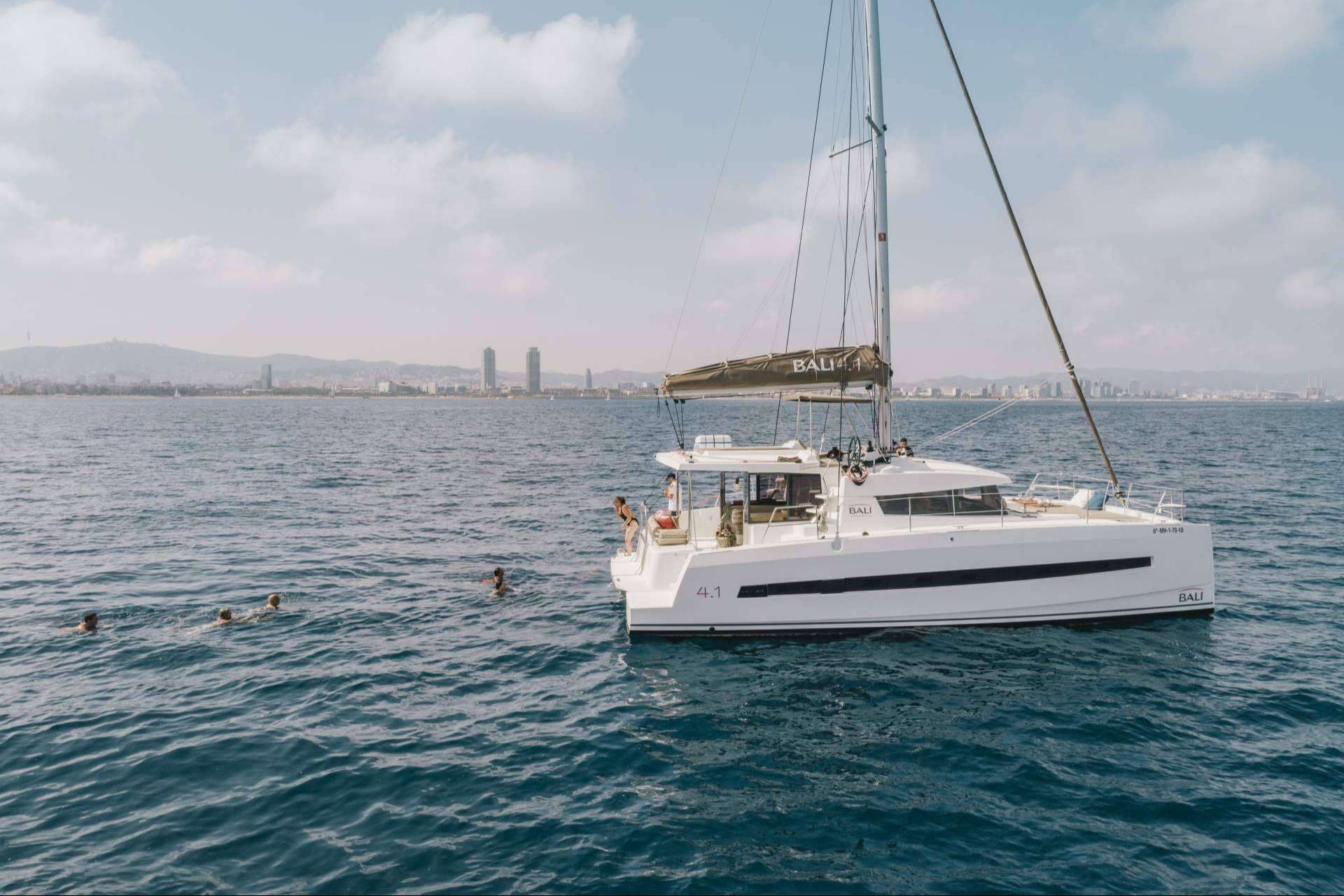 Sondevela invita a ver la Copa América de vela 2024 desde sus catamaranes