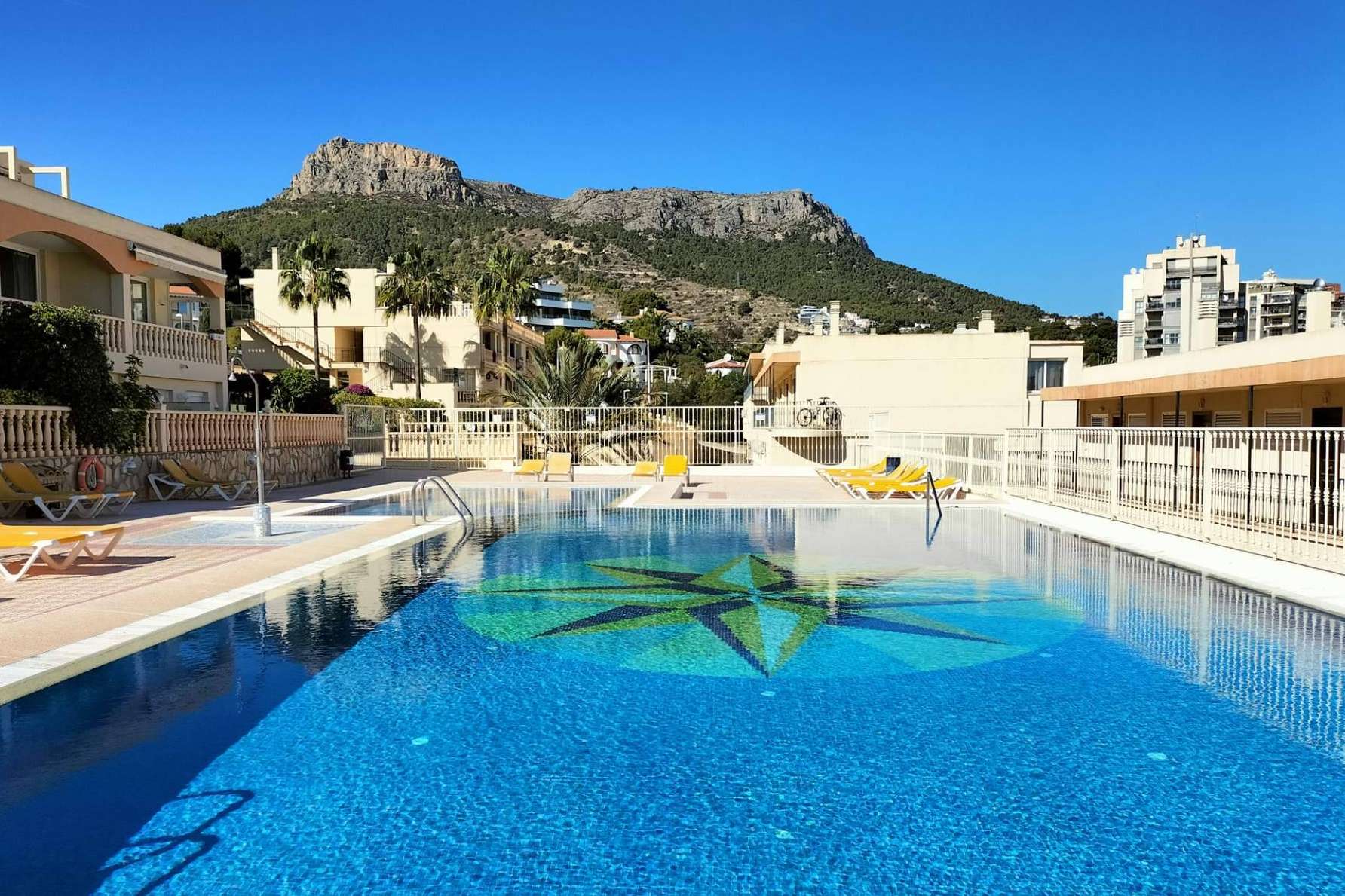 Apartamentos y villas con piscina en la cuidad de Calpe para este verano