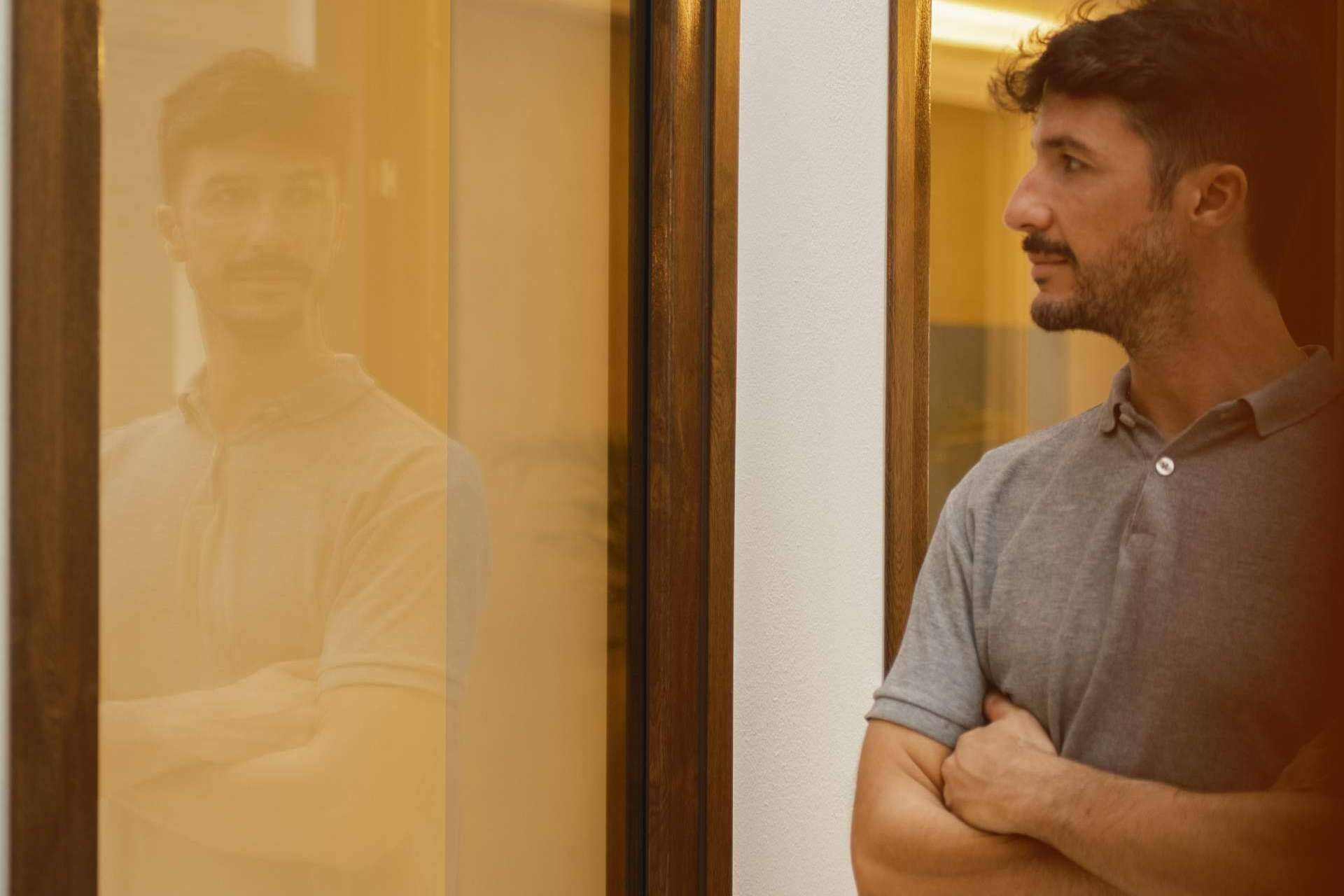 Cómo es el proyecto de reforma de estilo Mid Century que Jesús Pino aplica en el centro de Motril