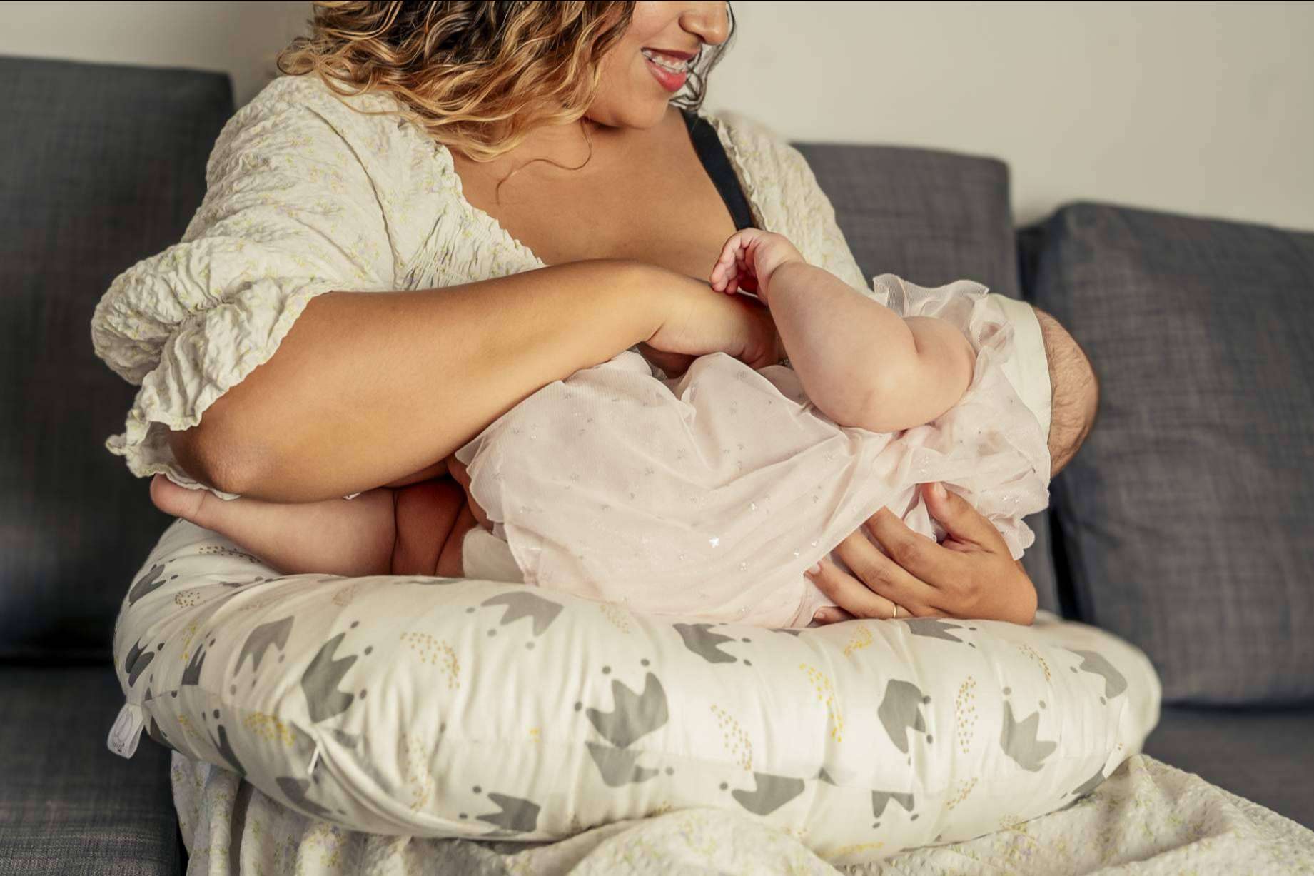 Sonora Baby recomienda el uso del cojín de lactancia durante los primeros días posparto