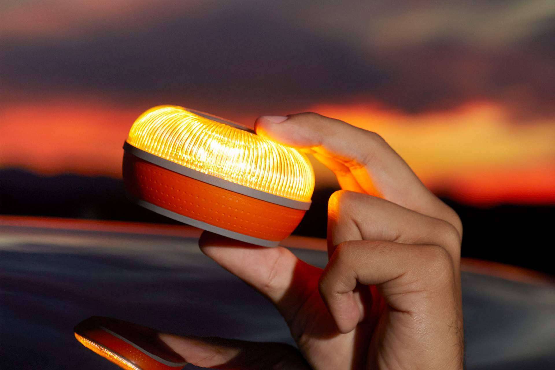 Señal V16 conectada combina innovación y seguridad, con un diseño multi-premiado