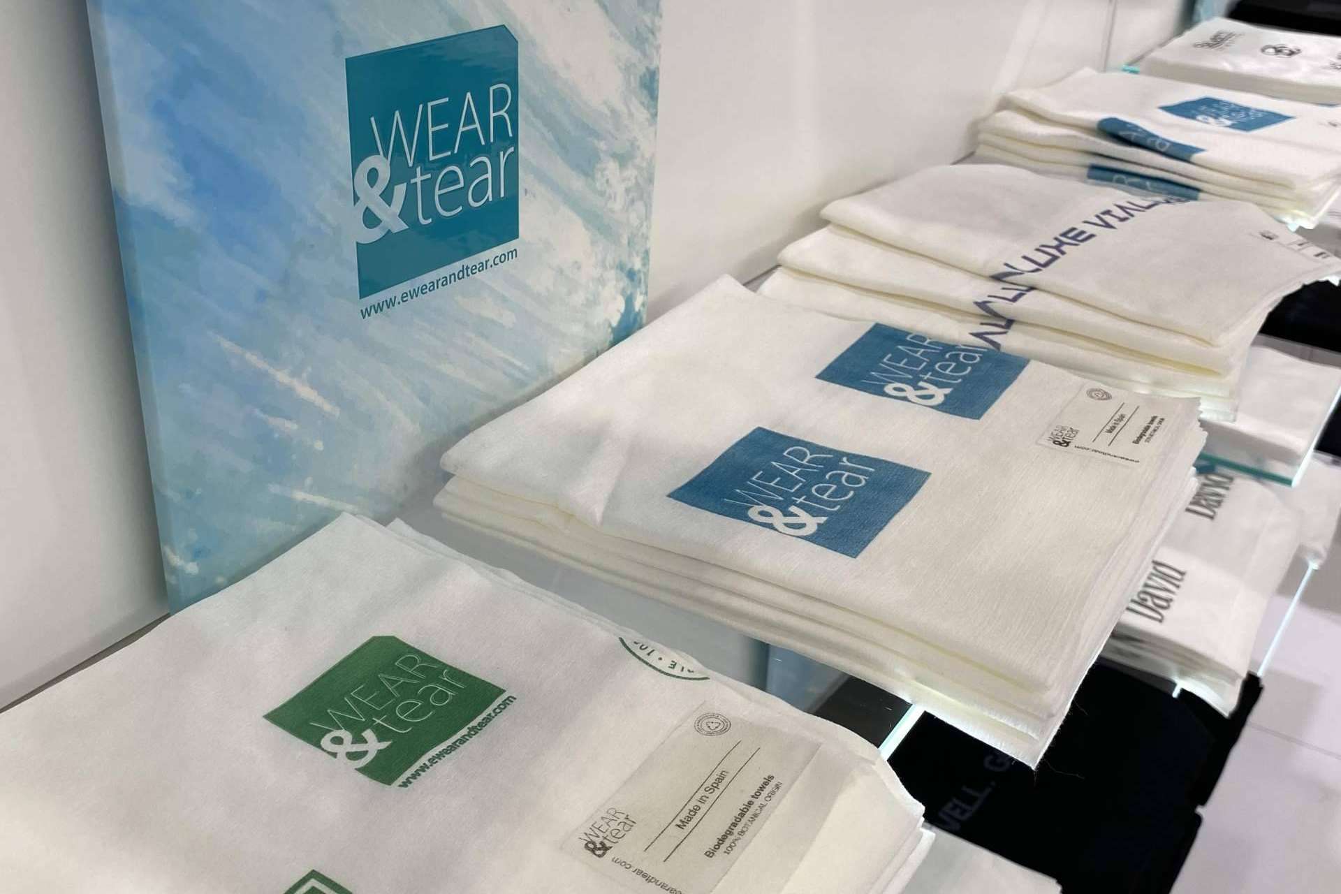 Wear & Tear, Líder en sostenibilidad y personalización de toallas desechables para el sector de peluquería y estética