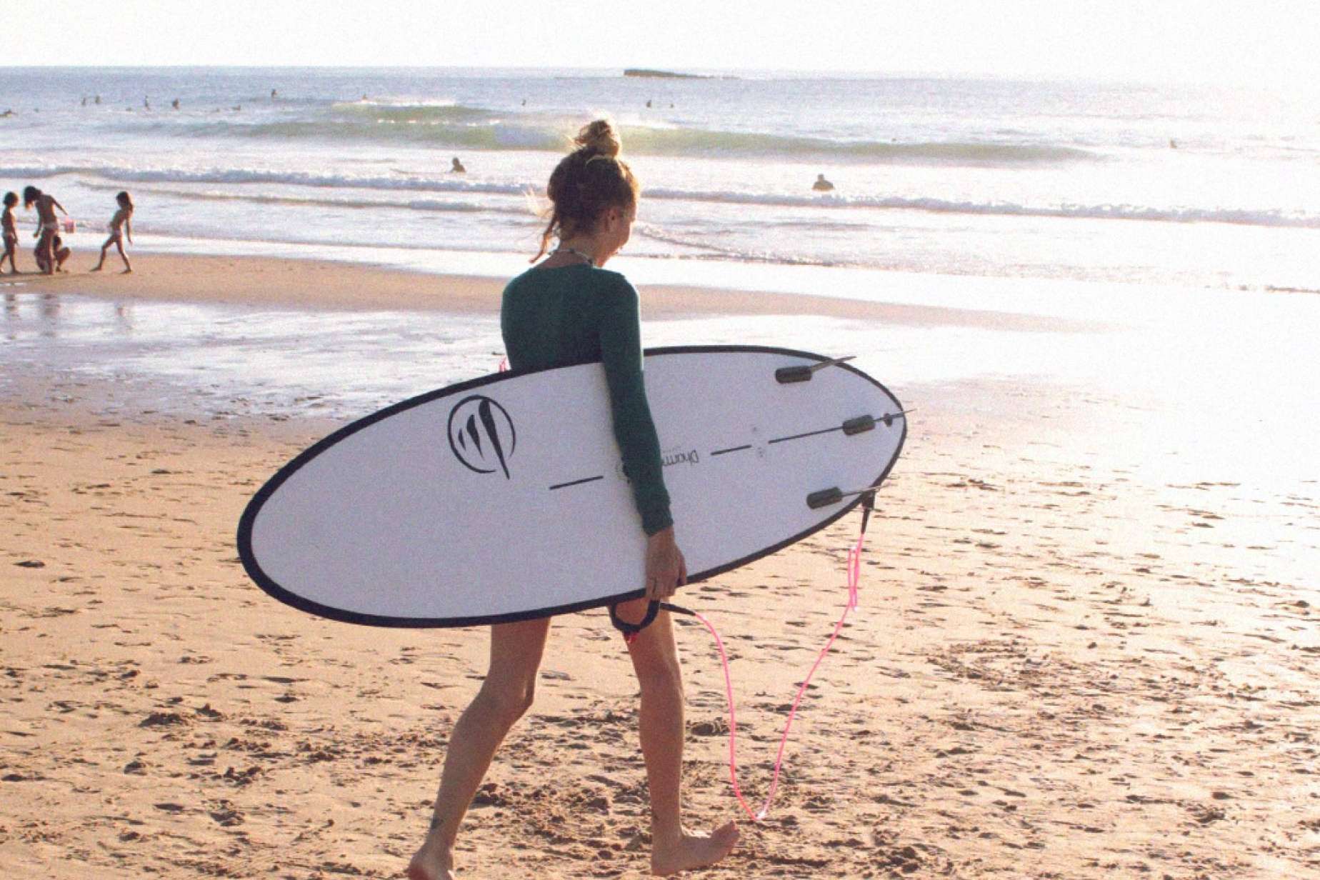 Tablas de surf de corcho; la opción ideal para quienes desean aprender a surfear, por Flysurf