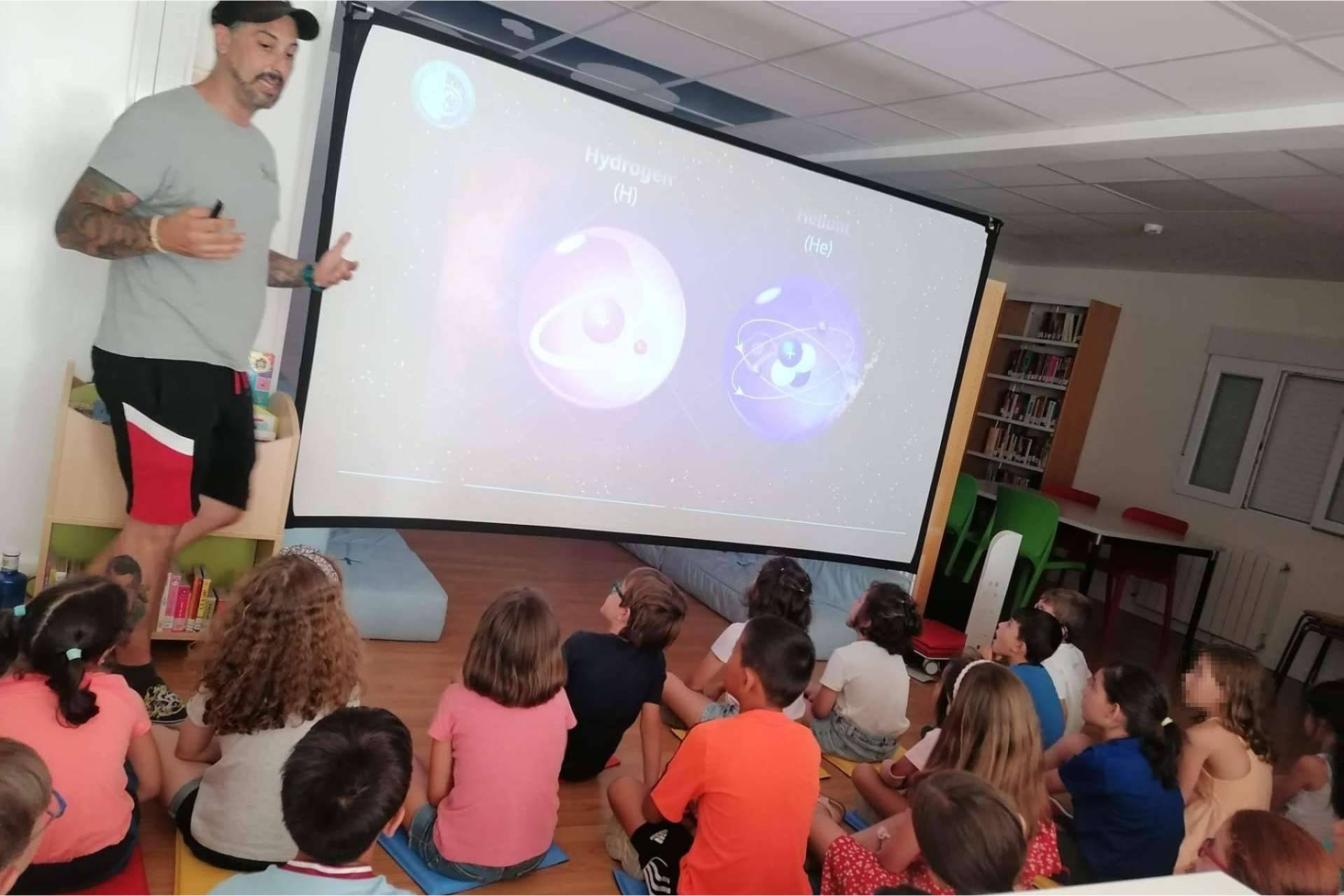 Orión Madrid Astroturismo desarrolla actividades de divulgación astronómica en centros educativos