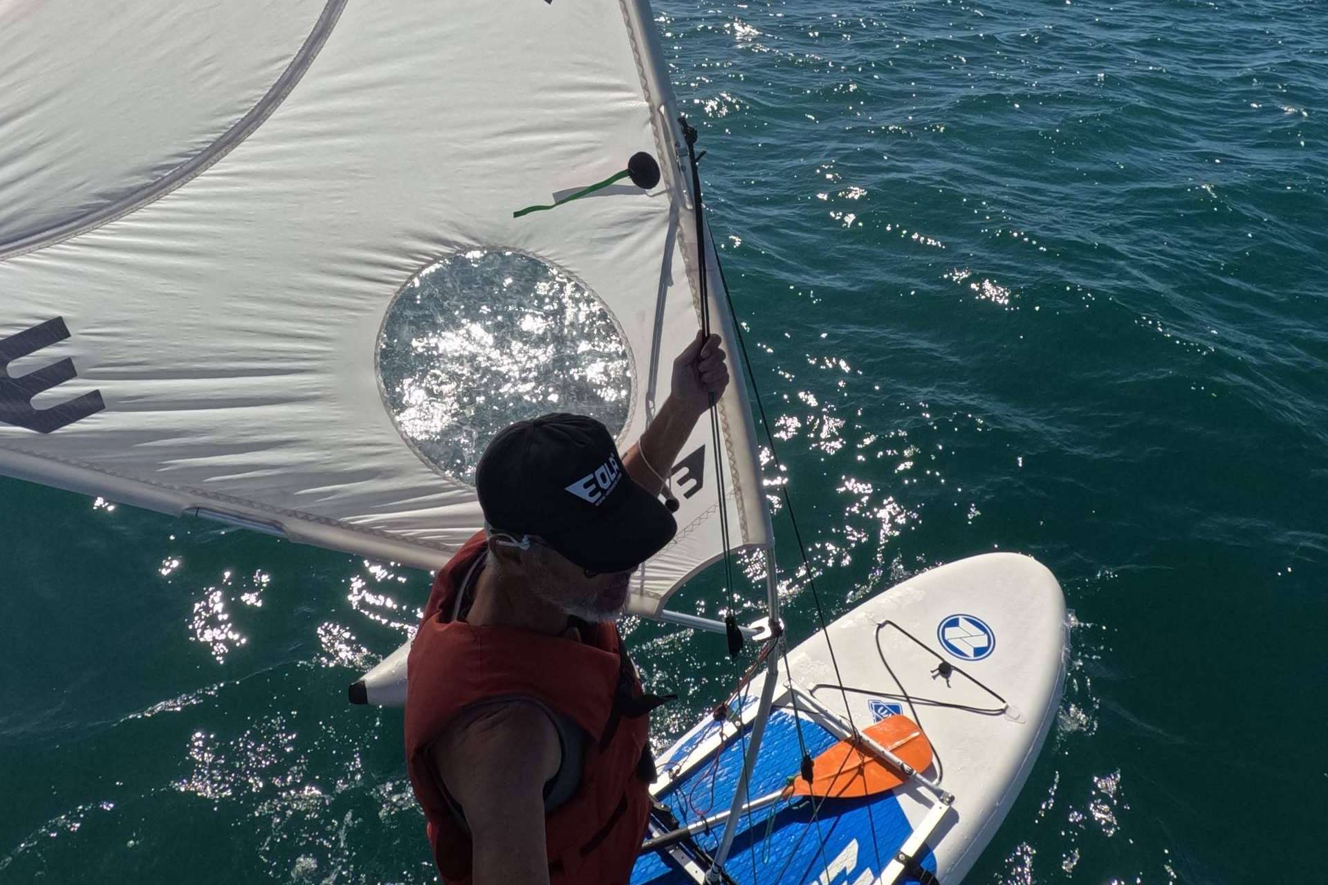 Eola guía el rumbo de los apasionados del paddle surf con sus velas para tablas