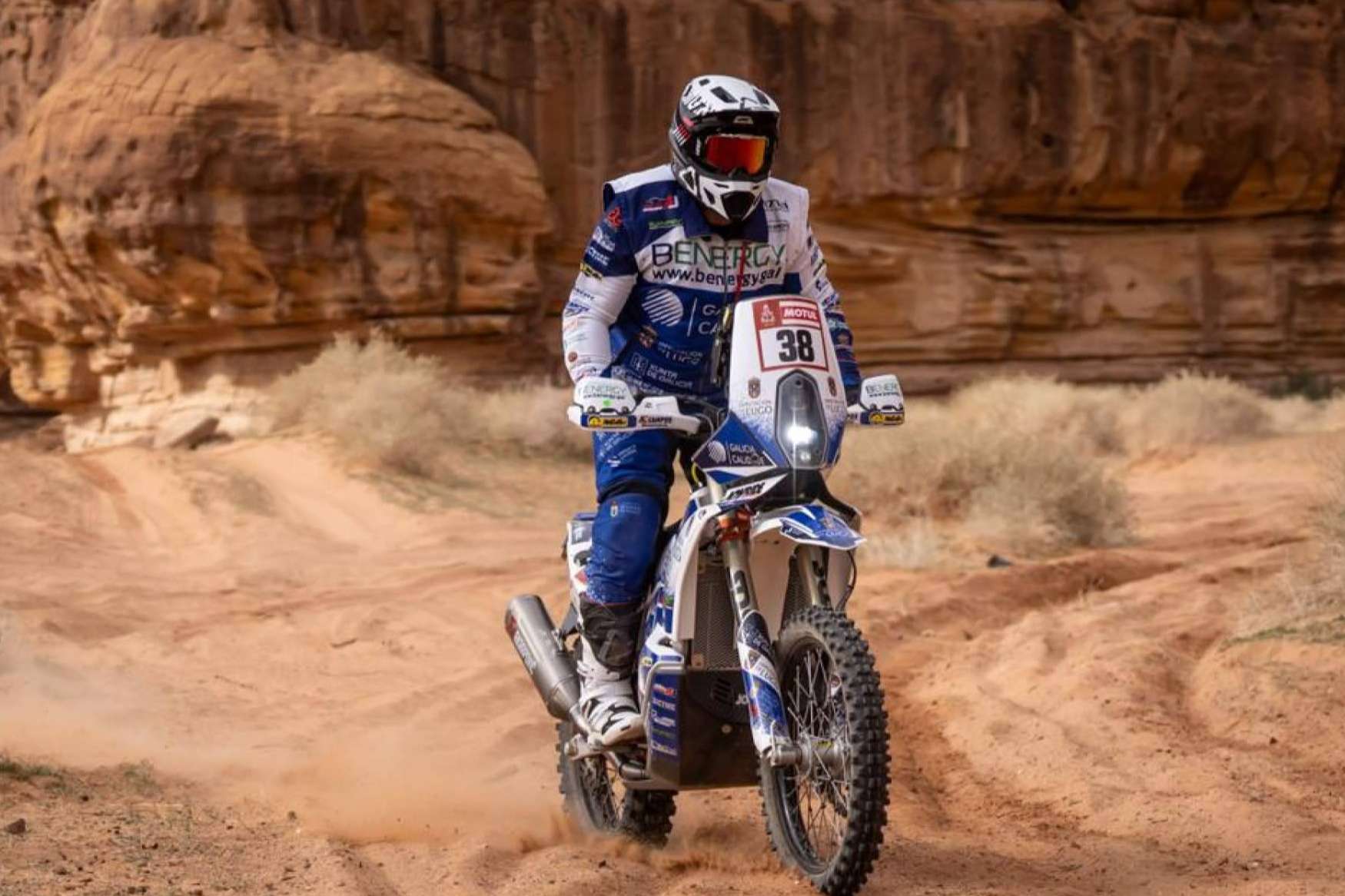 ADHESIVOSEMBARRADOS, líder en adhesivos de moto personalizados para pilotos del DAKAR