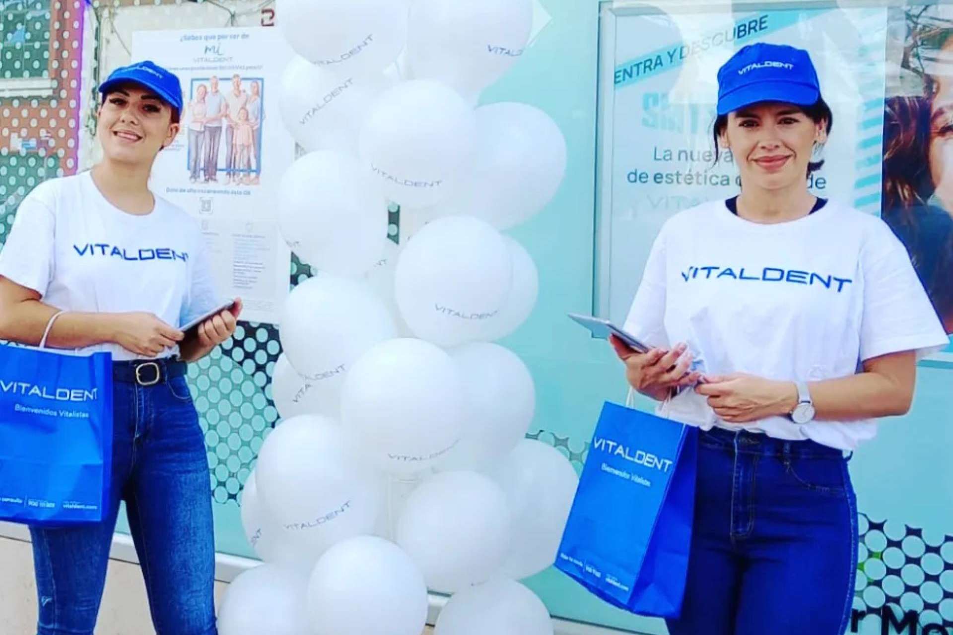 Servicios profesionales de azafatas y promotores para eventos en toda España con Ecotáctil