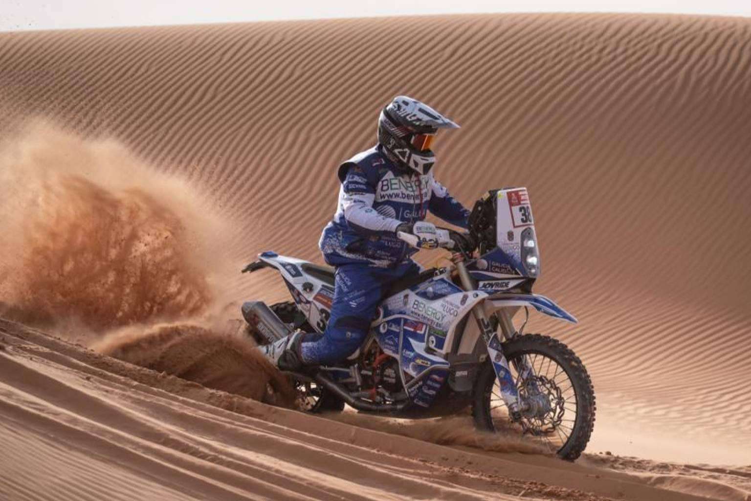 ADHESIVOSEMBARRADOS ofrece soluciones personalizadas en vinilos para motos offroad y quads