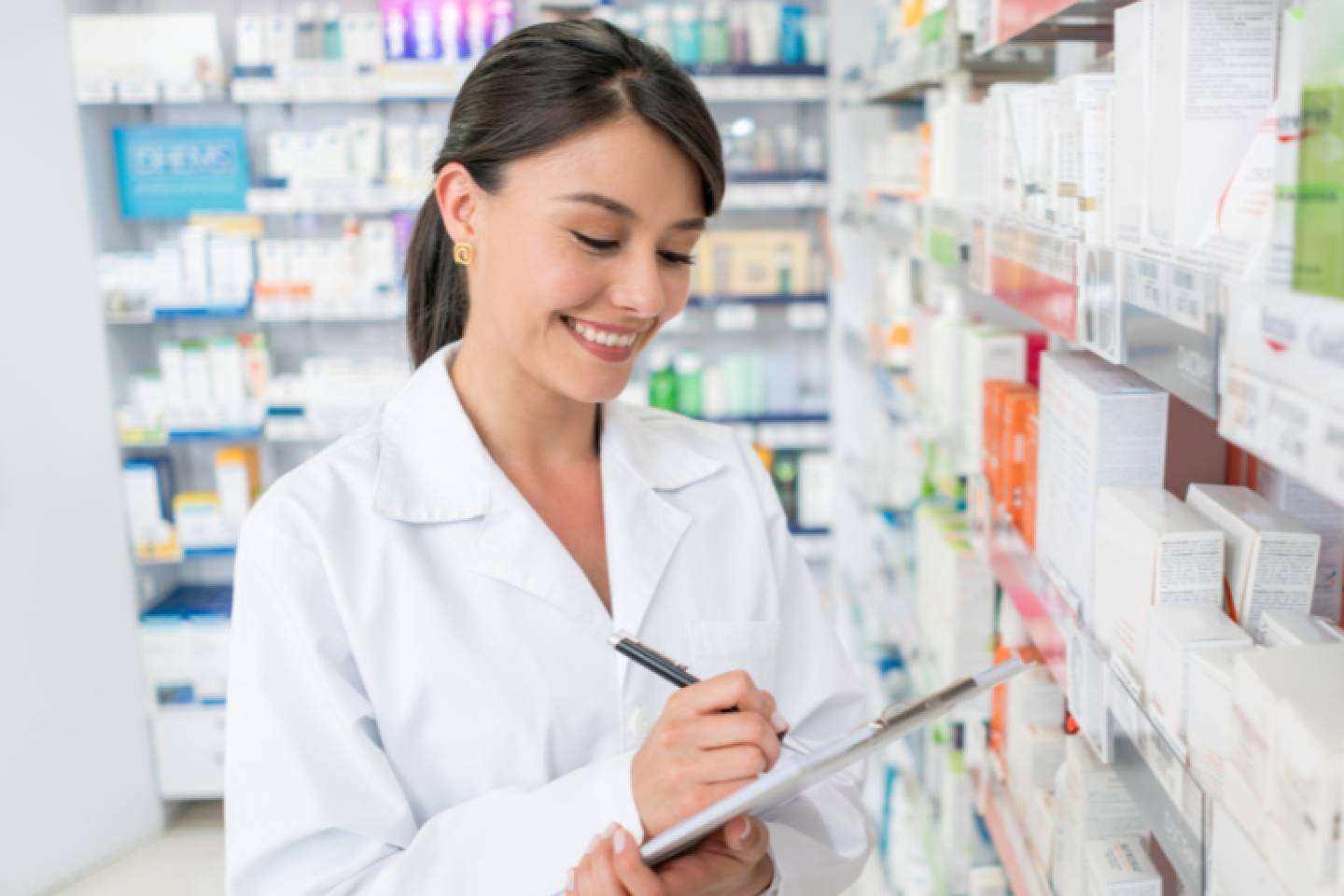 Por qué es esencial contar con una asesoría profesional al comprar una farmacia