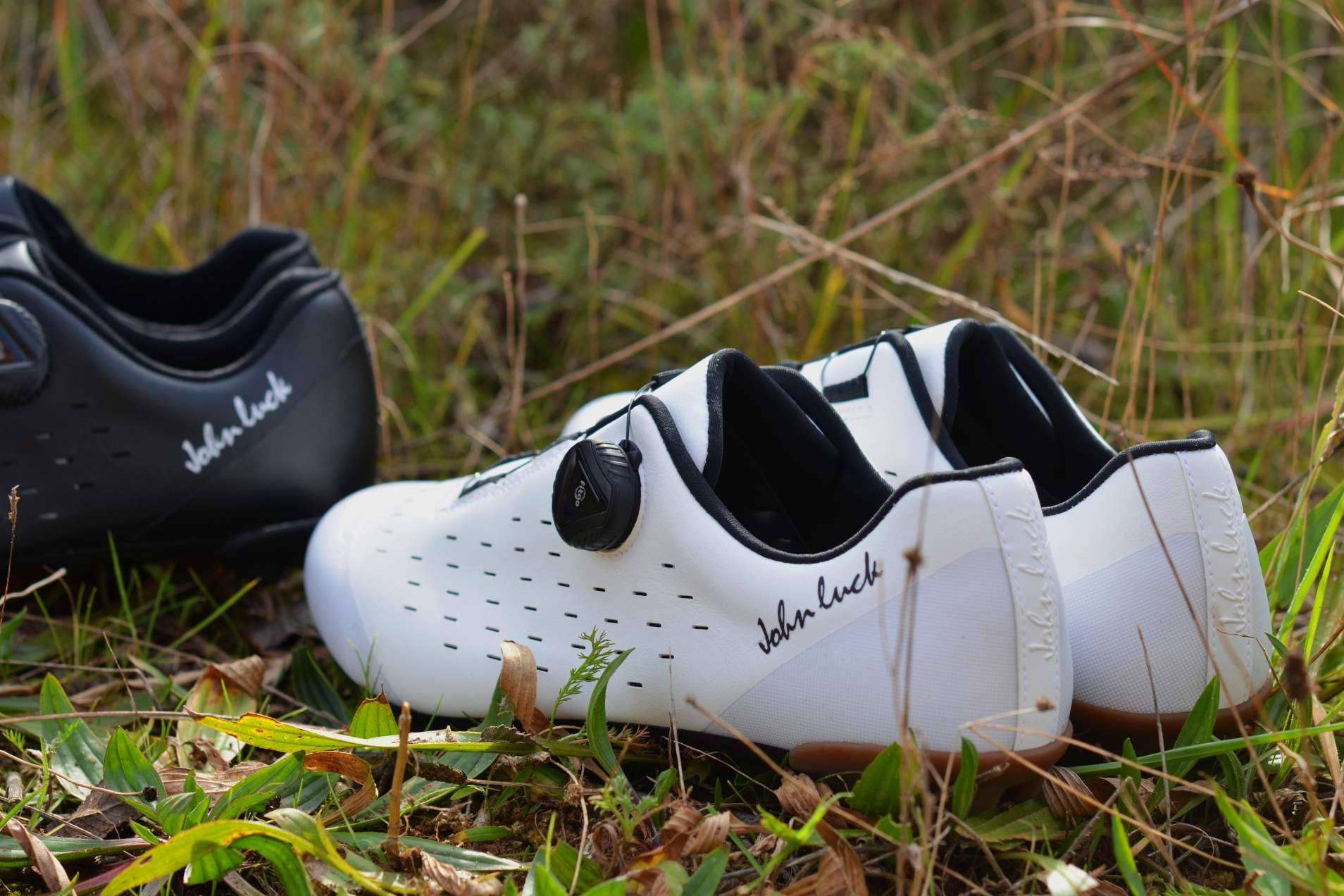Solución para ciclistas, zapatillas de horma ancha de John Luck para rutas sin dolor