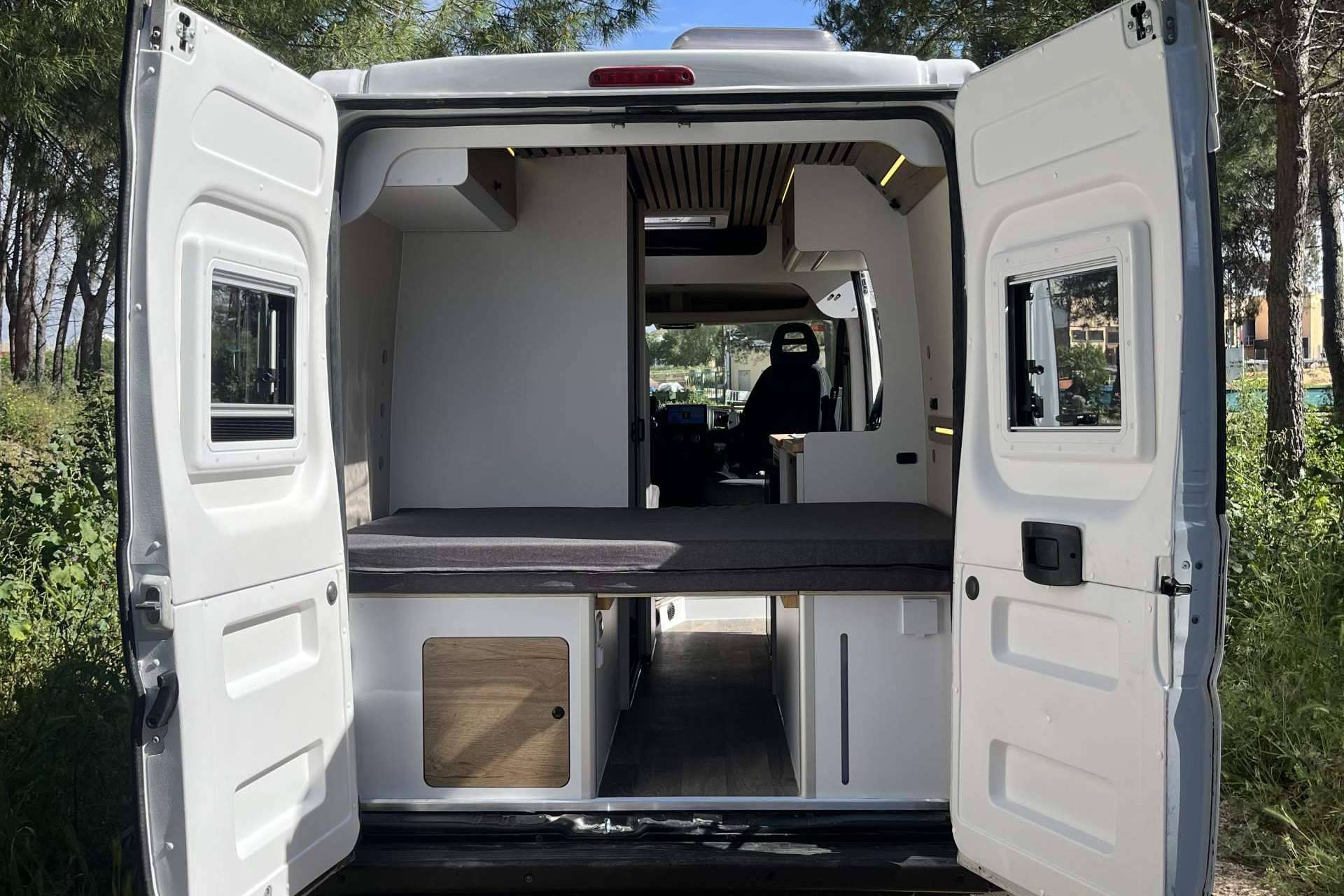 Soluciones personalizadas para la camperización de furgonetas en Madrid con Fabricamper