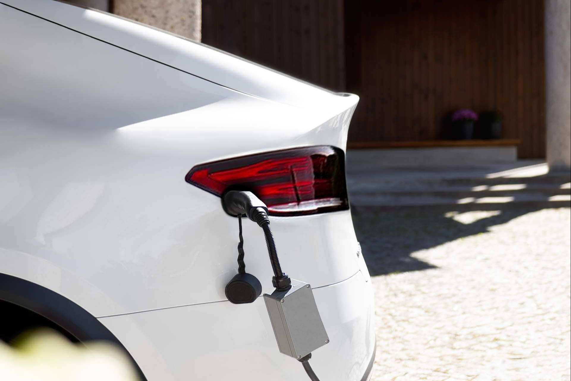 Facilidades para la instalación de cargadores de vehículos eléctricos con gestión de ayudas, de la mano de Alromar