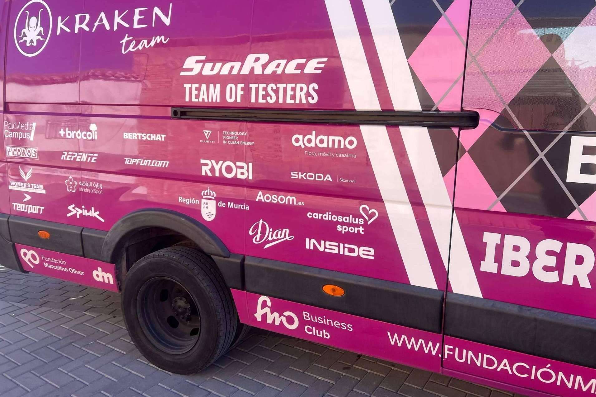 Aosom.es y la Fundación Marcelino Oliver unen fuerzas para potenciar el ciclismo femenino