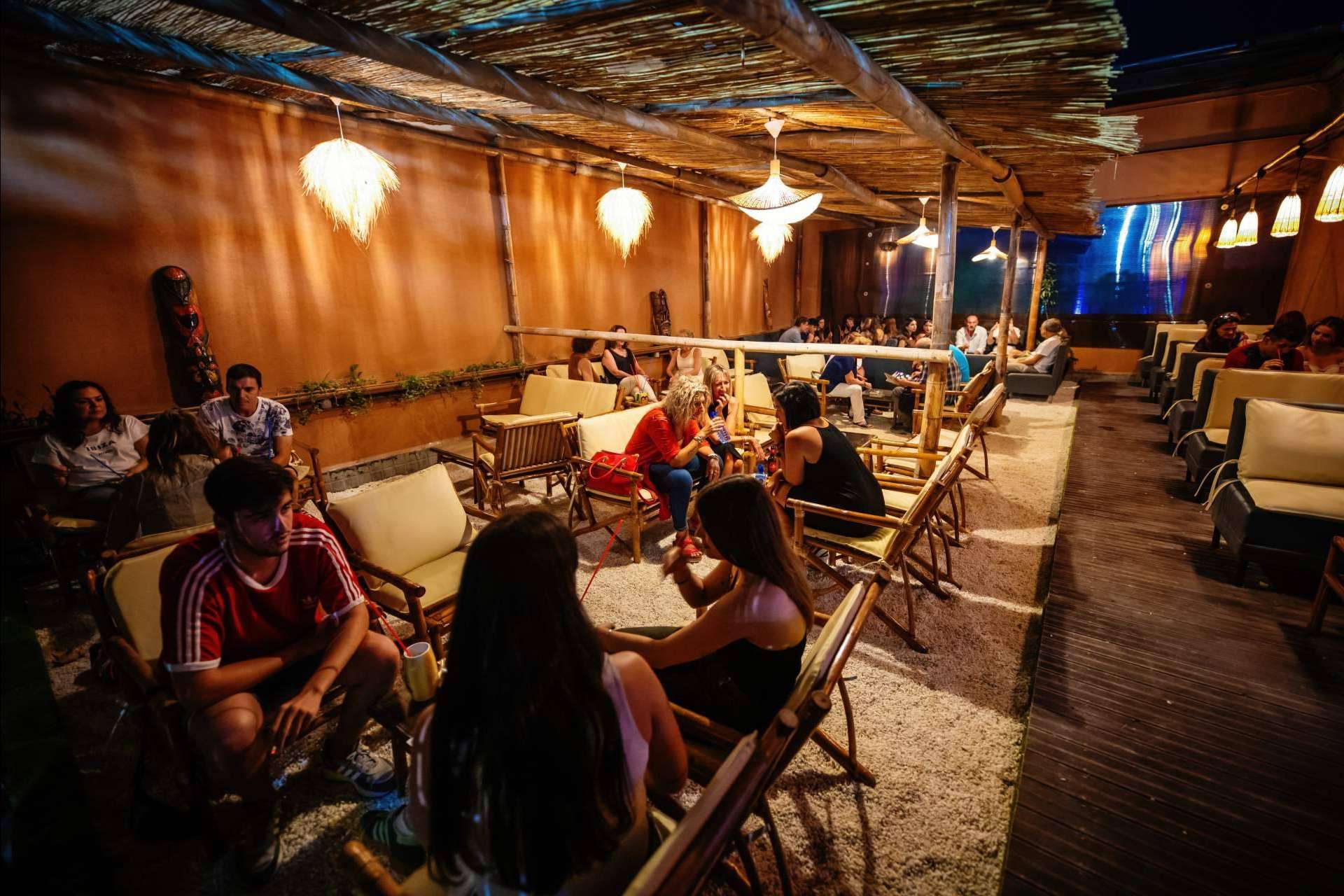 Kahiki abre sus puertas en Mataró con un tiki bar que traslada el espíritu tropical a Barcelona