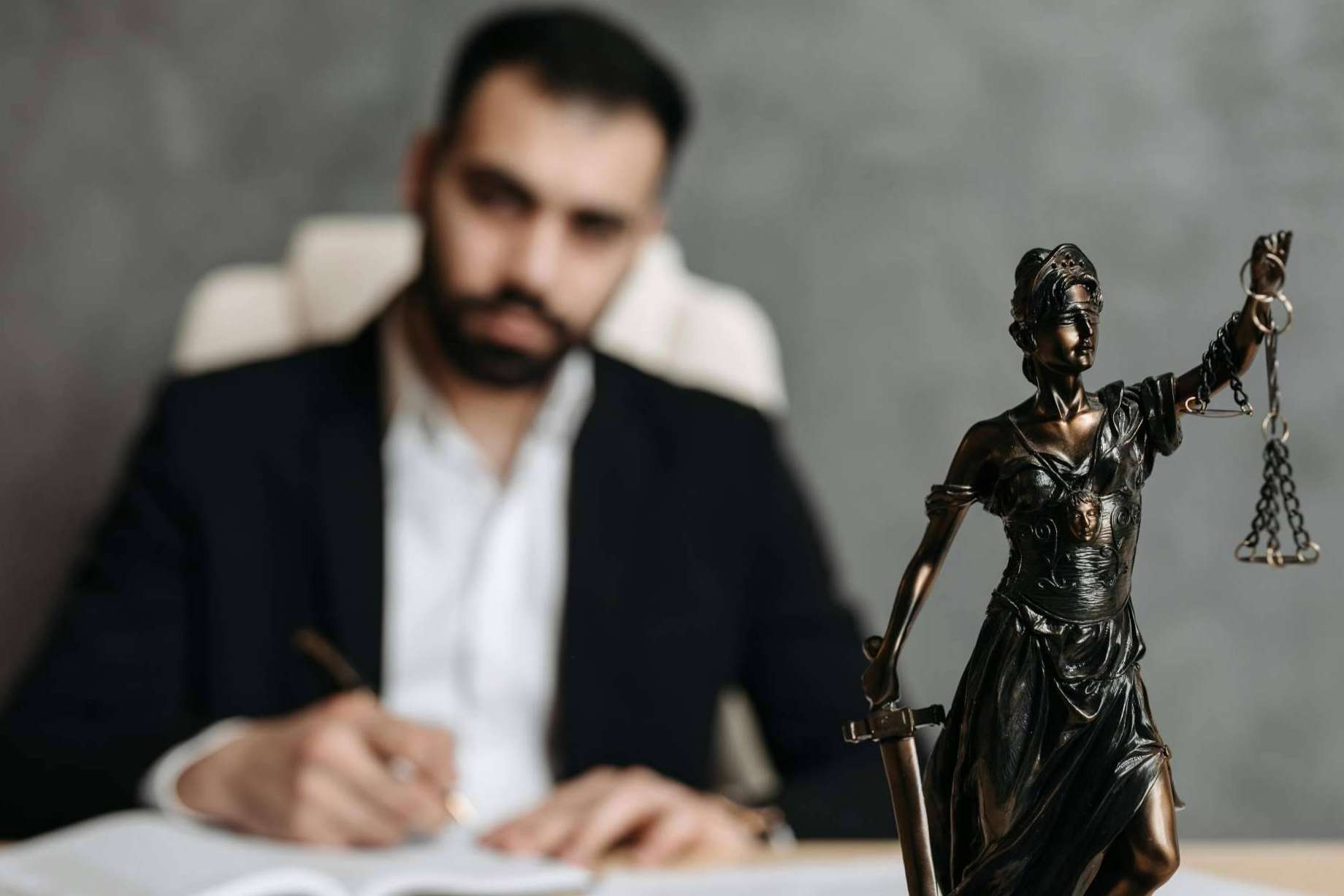 Abogados de extranjería en Barcelona, Legalcity refuerza su compromiso con la comunidad migrante