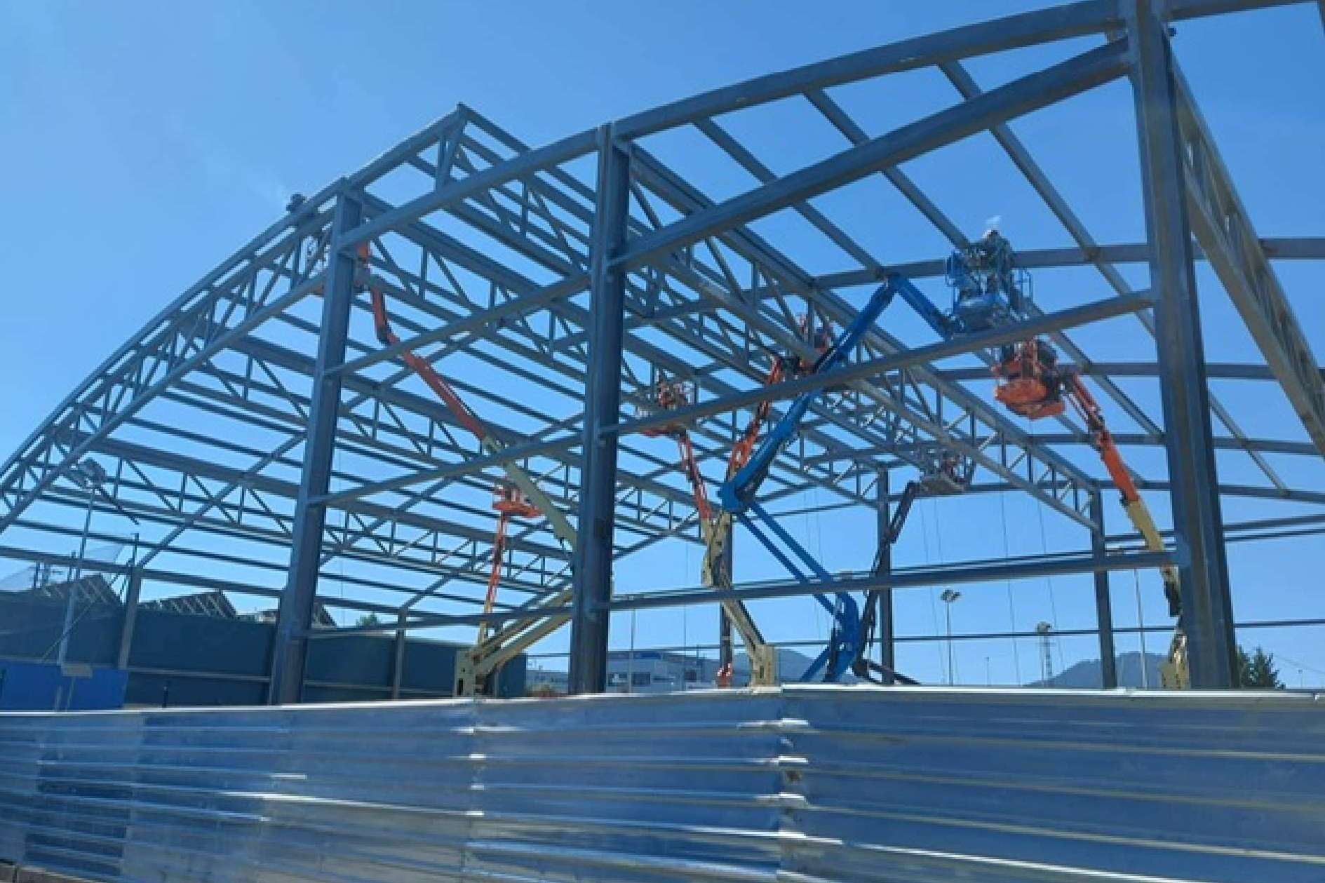 Grandes espacios diáfanos, Instalaciones RPM destaca en instalaciones deportivas con estructuras metálicas