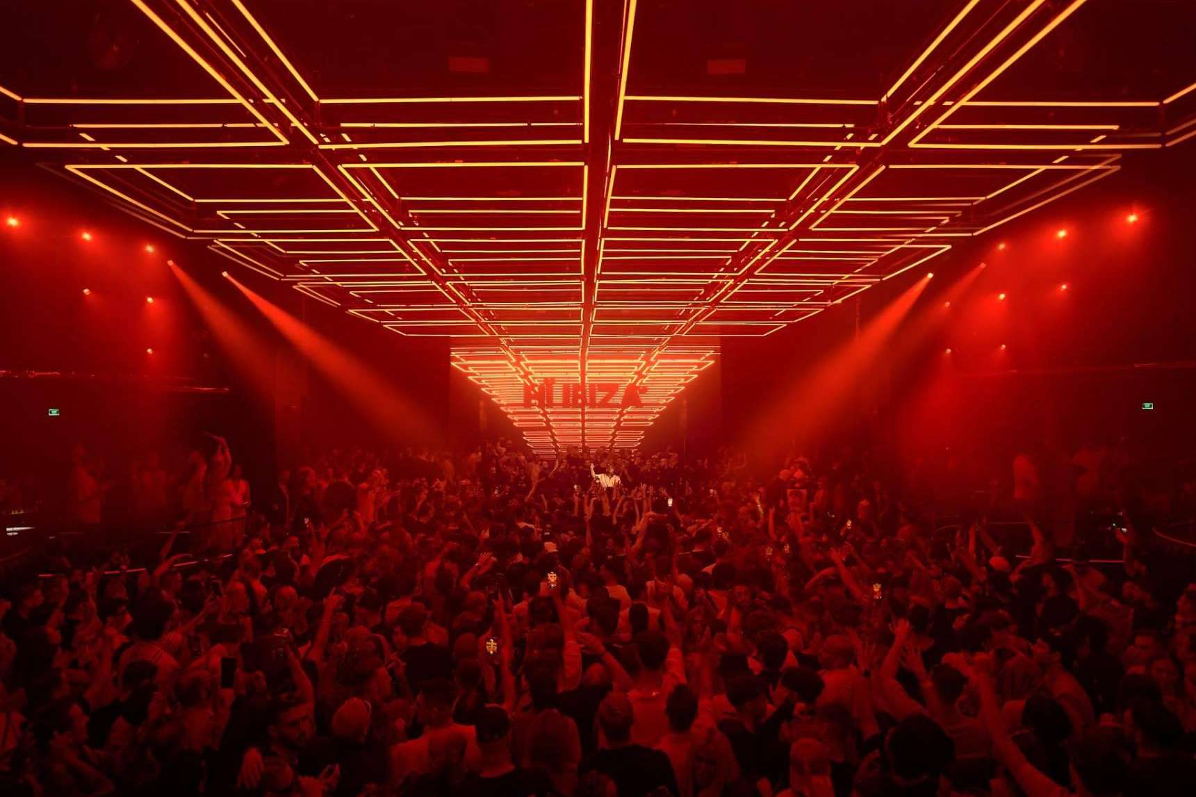 Vida nocturna en Ibiza 2025; el regreso del lujo en la isla blanca