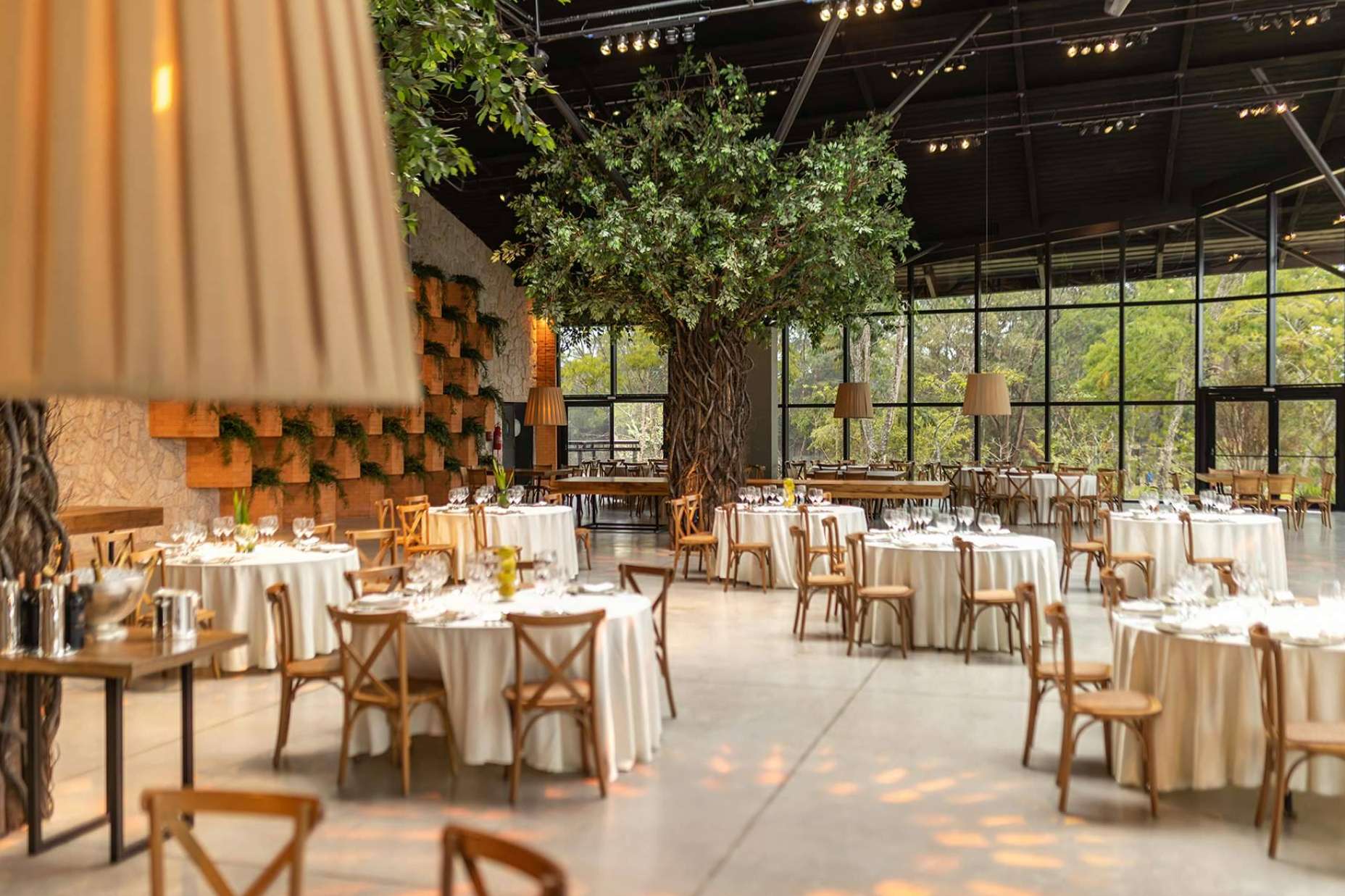 El impacto del interiorismo estratégico de INDAStudio en los negocios comerciales de Barcelona