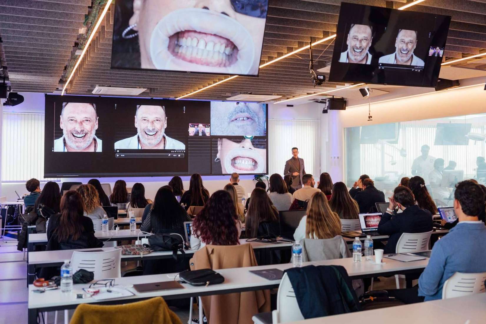Especialización en odontología con PgO UCAM