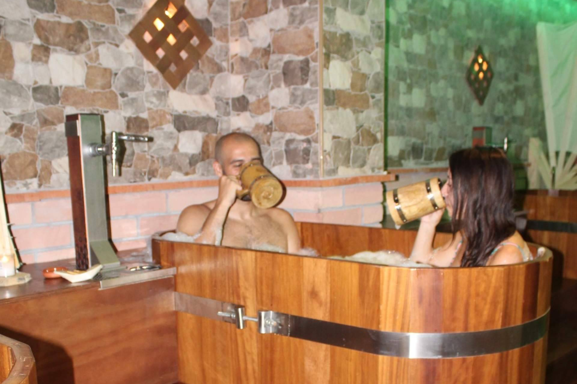 El lujo del bienestar llega al Oktoberfest; Beer Spa lanza dos promociones únicas para disfrutar en octubre