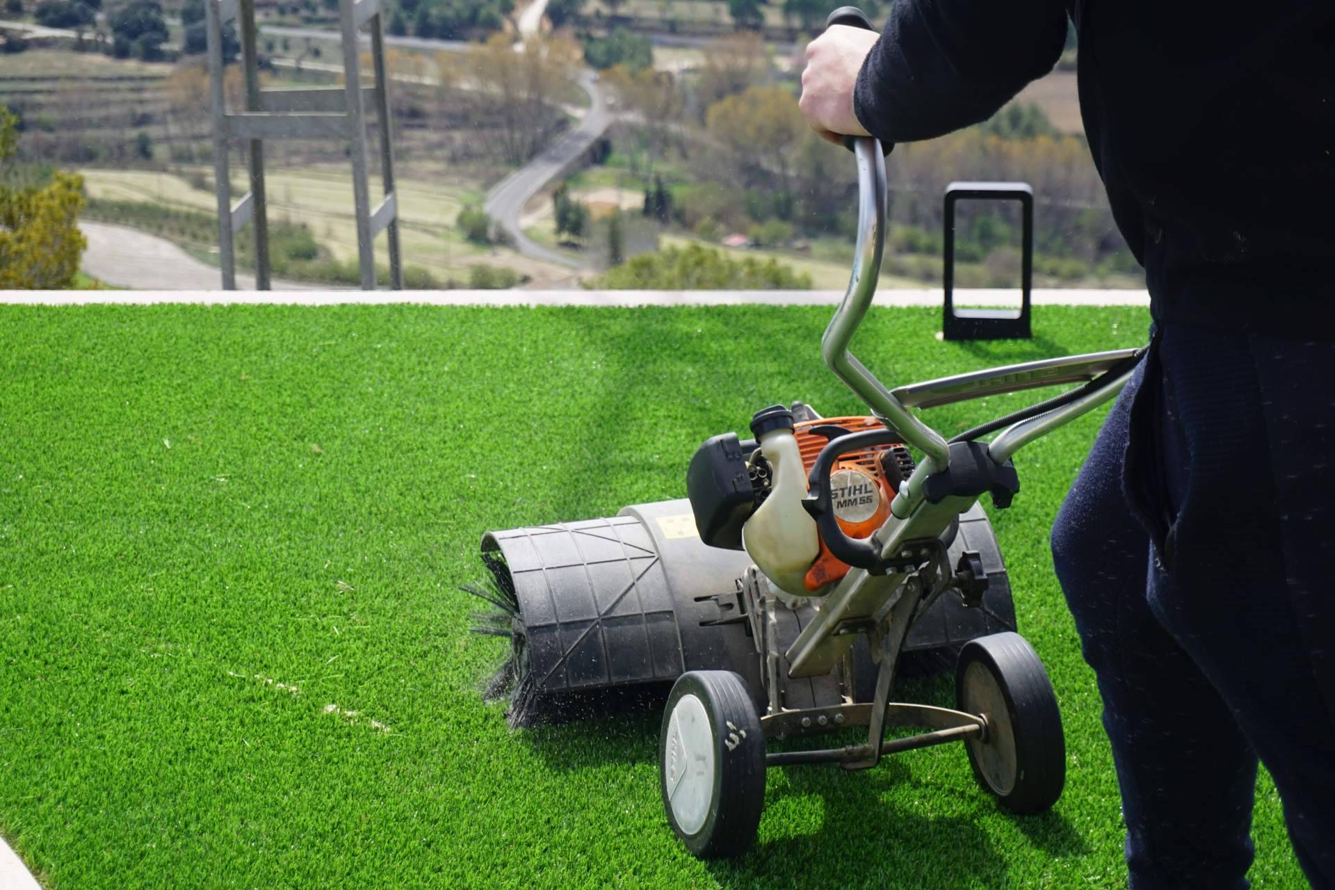 Colocación e instalación de césped artificial de alta precisión; Albergrass estandariza el proceso