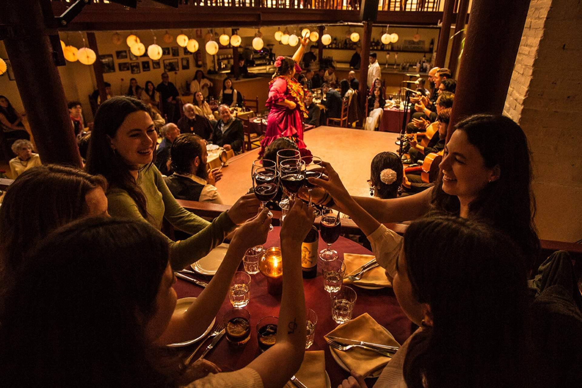 Espectáculo flamenco con cena en Barcelona; tradición, gastronomía y patrimonio en el Tablao de Carmen