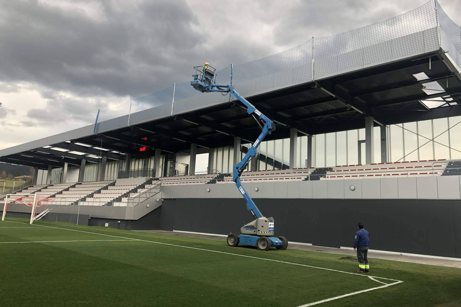 Instalaciones RPM refuerza la seguridad en espacios deportivos con soluciones metálicas a medida