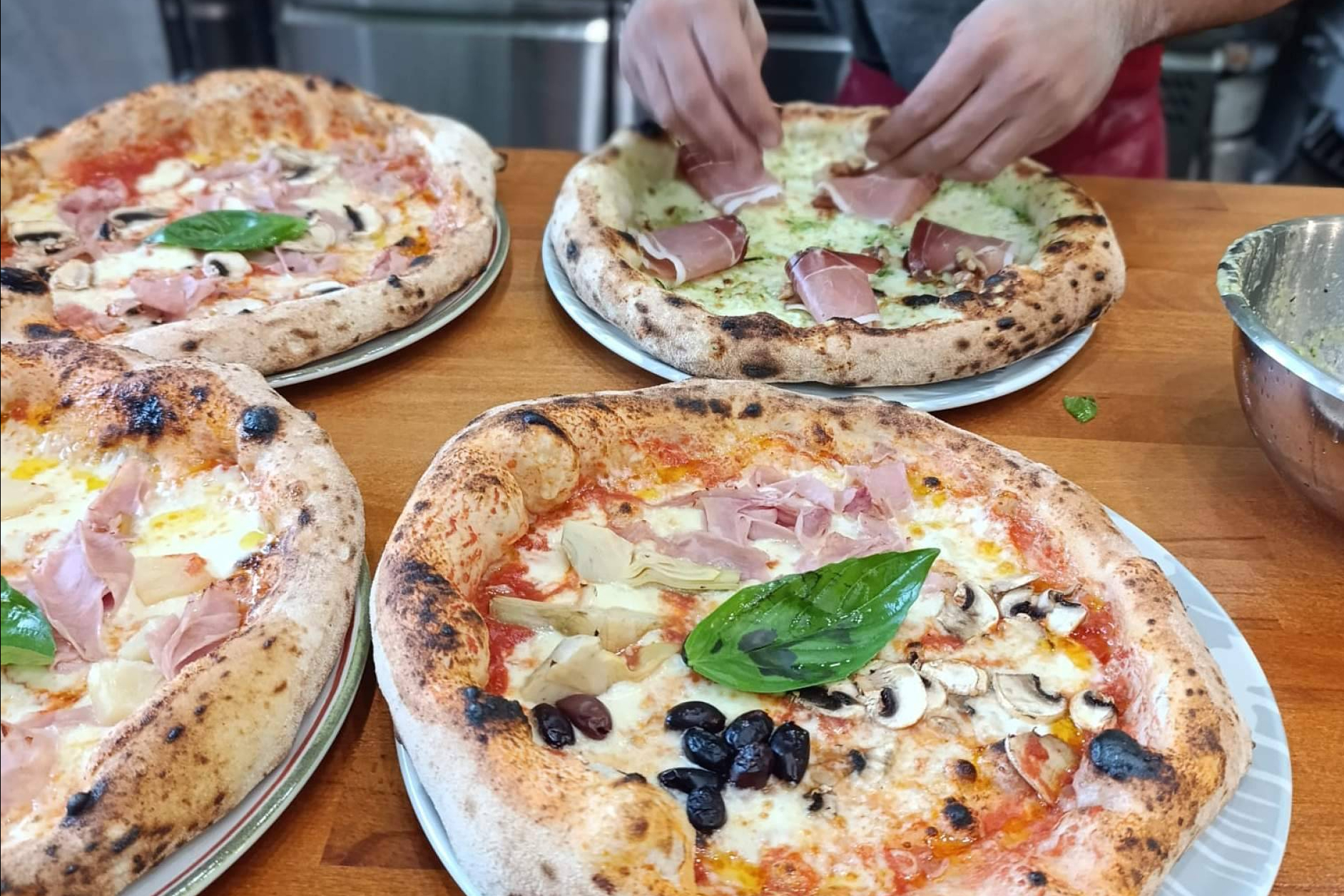 Todo Italiano presenta a La Leggenda di Napoli, pizzería en Barcelona con precios populares y sabor auténtico