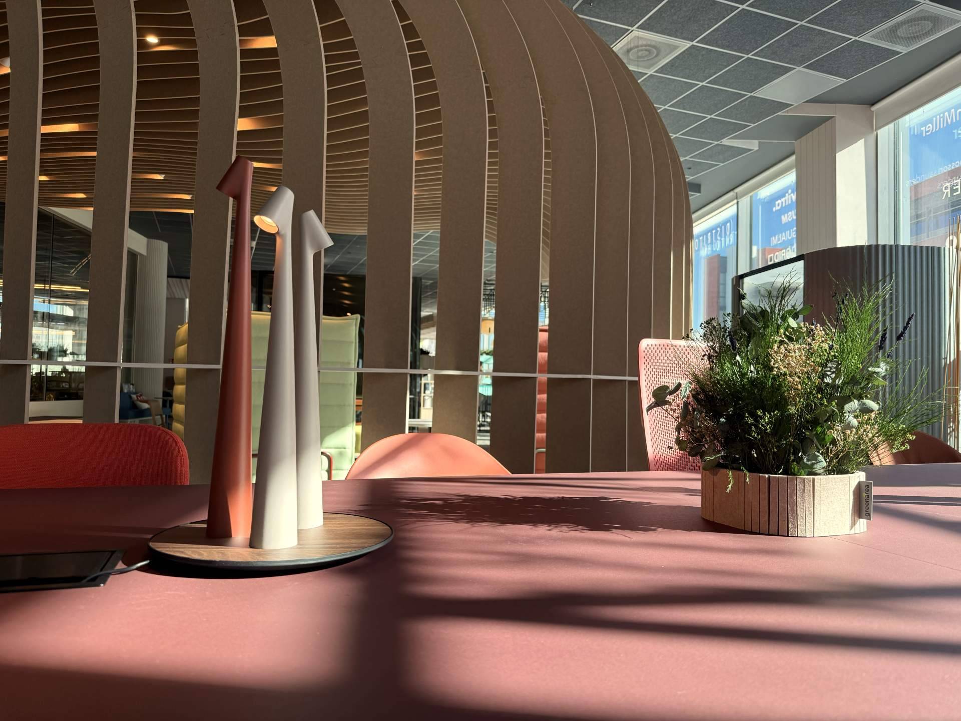 Distrito HM abre en Madrid un showroom de casi 700 m² para abordar proyectos de oficina de principio a fin