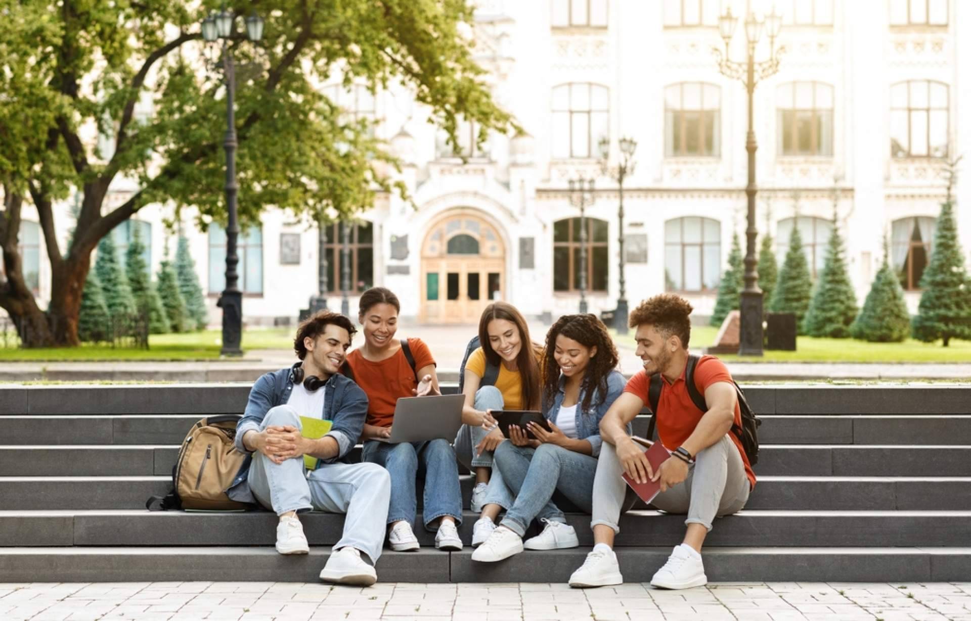 Cursanglia, excelencia en inmersión lingüística en inglés con más de 20 años de presencia internacional