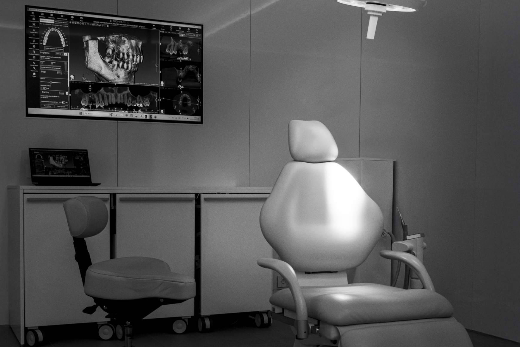 Exö Höllenback ofrece chófer privado a sus pacientes como parte del tratamiento odontológico