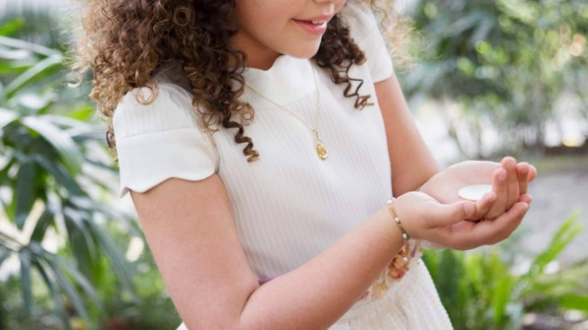La comunión se adapta a los nuevos tiempos con regalos que combinan historia y diseño