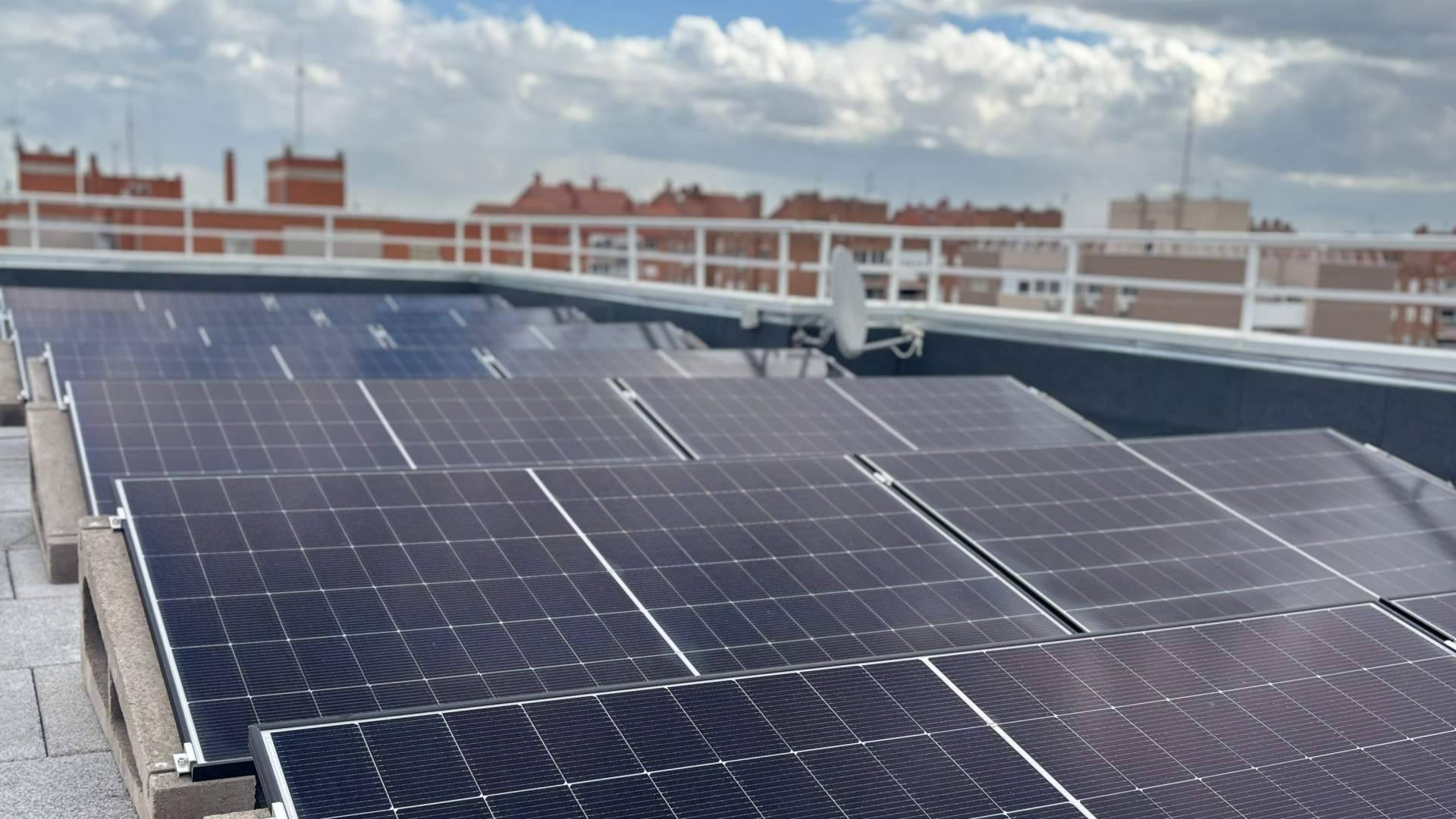 La Comunidad Energética Cyelo inicia su actividad en Orcasitas con una instalación de cerca de 600 paneles solares
